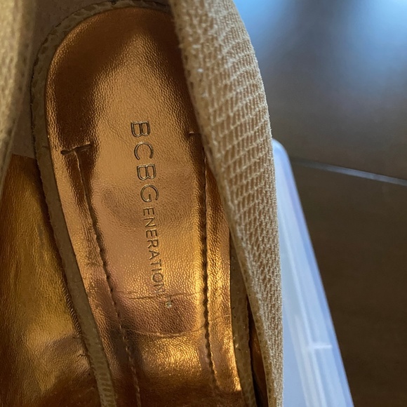 BCBG platform pumps - Picture 2 of 7